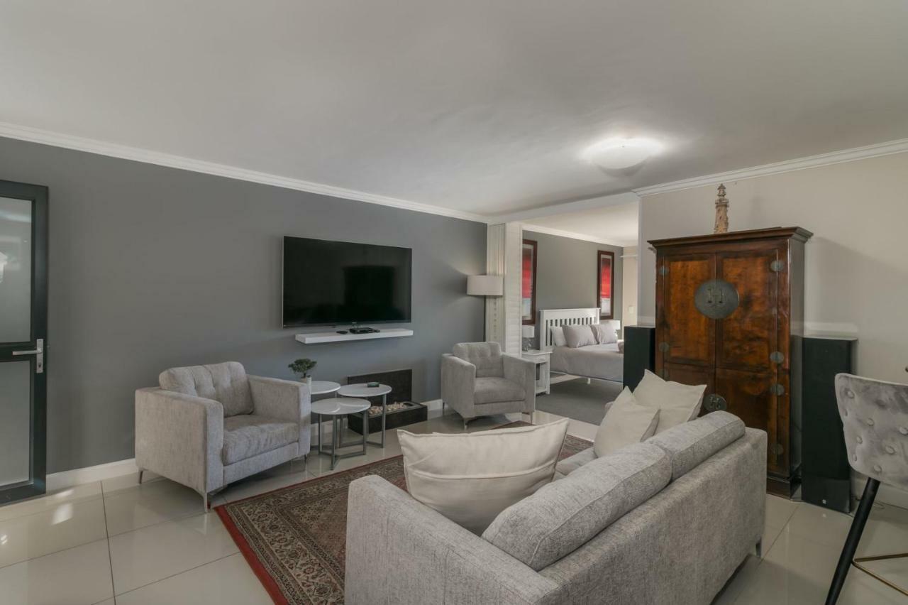 Blue Moon Apartments นิสนา ภายนอก รูปภาพ