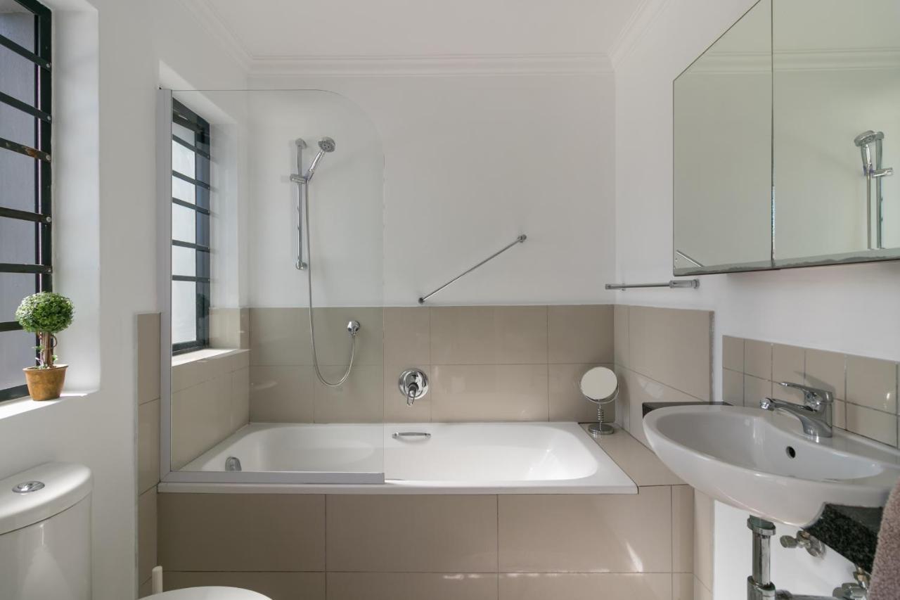 Blue Moon Apartments นิสนา ภายนอก รูปภาพ